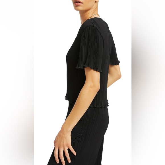 Good American
Plissé T-Shirt - Picture 6 of 6